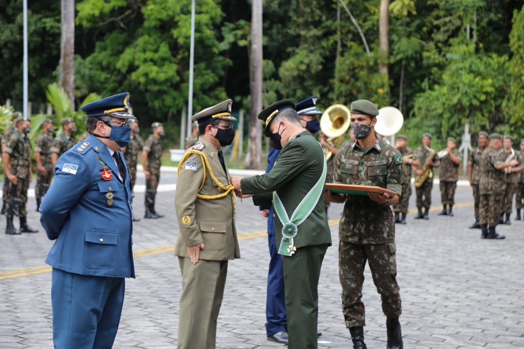 secretario chefe da casa militar recebe medalha do exercito 1